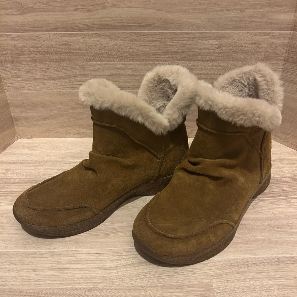 Taos Future Mid Boot Chestnut Suede